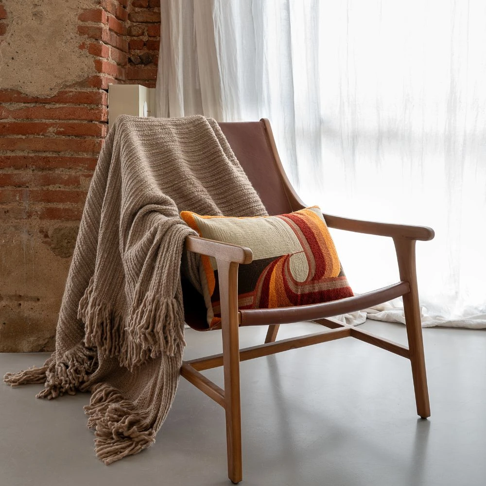 Coussin brodé main, Cayenne