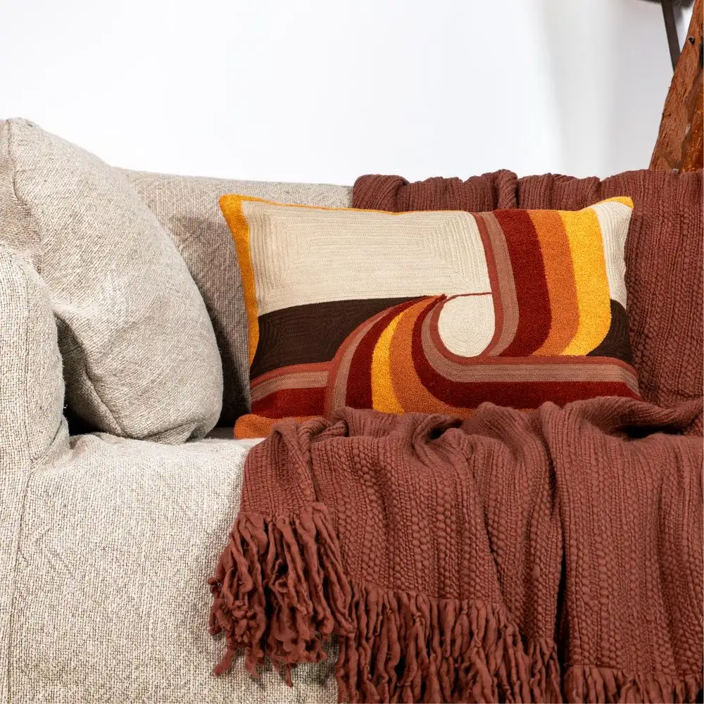 Coussin brodé main, Cayenne