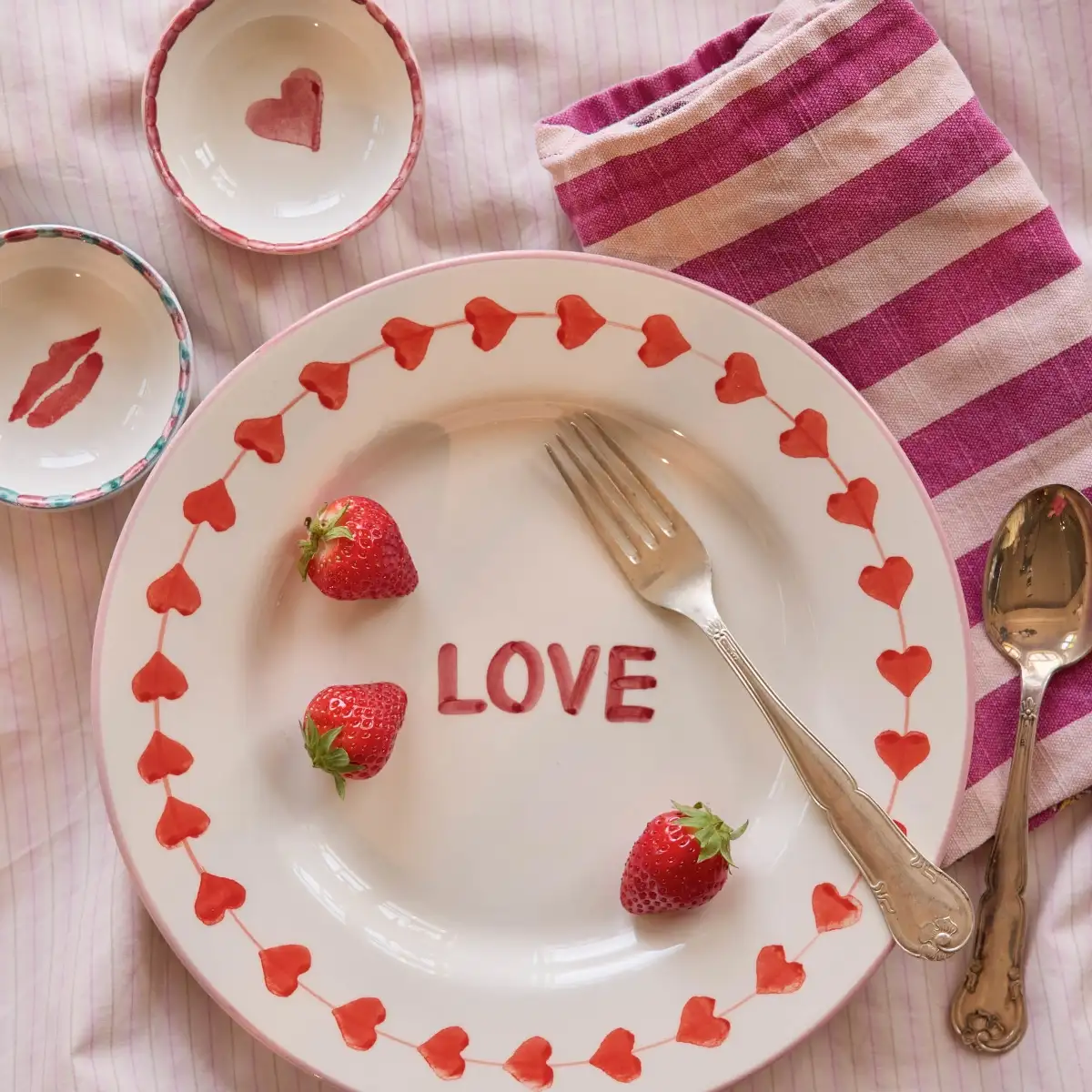 Assiette Love, Peint à la Main au Portugal